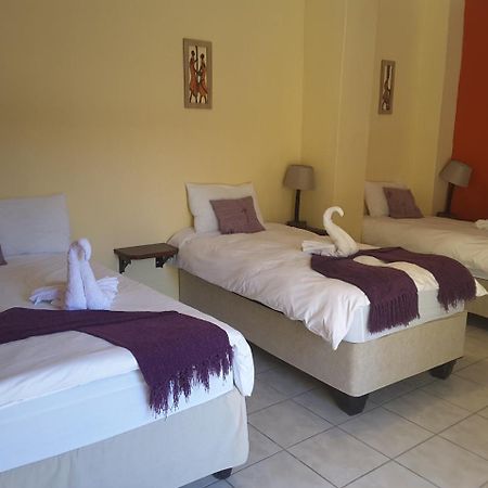 Melissa'S Guest House Kamanjab Esterno foto