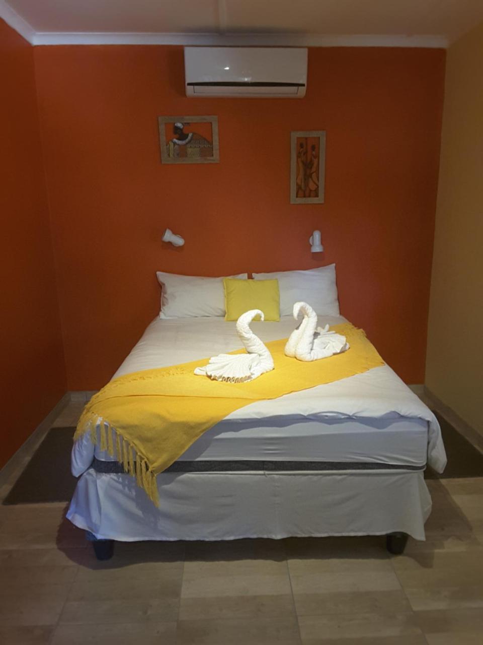 Melissa'S Guest House Kamanjab Esterno foto