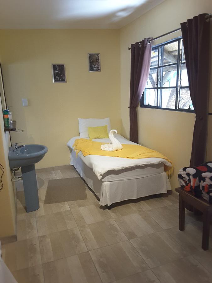 Melissa'S Guest House Kamanjab Esterno foto