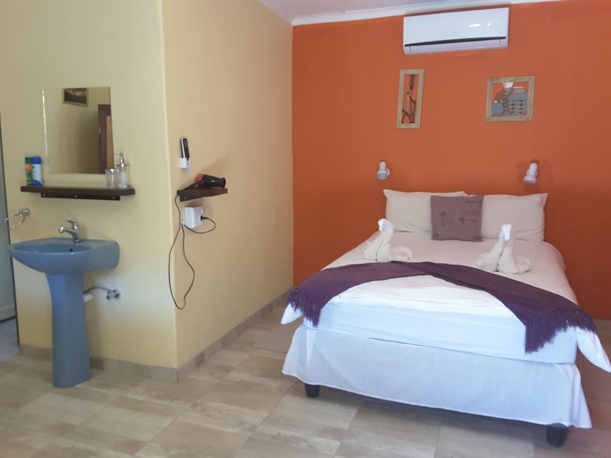 Melissa'S Guest House Kamanjab Esterno foto