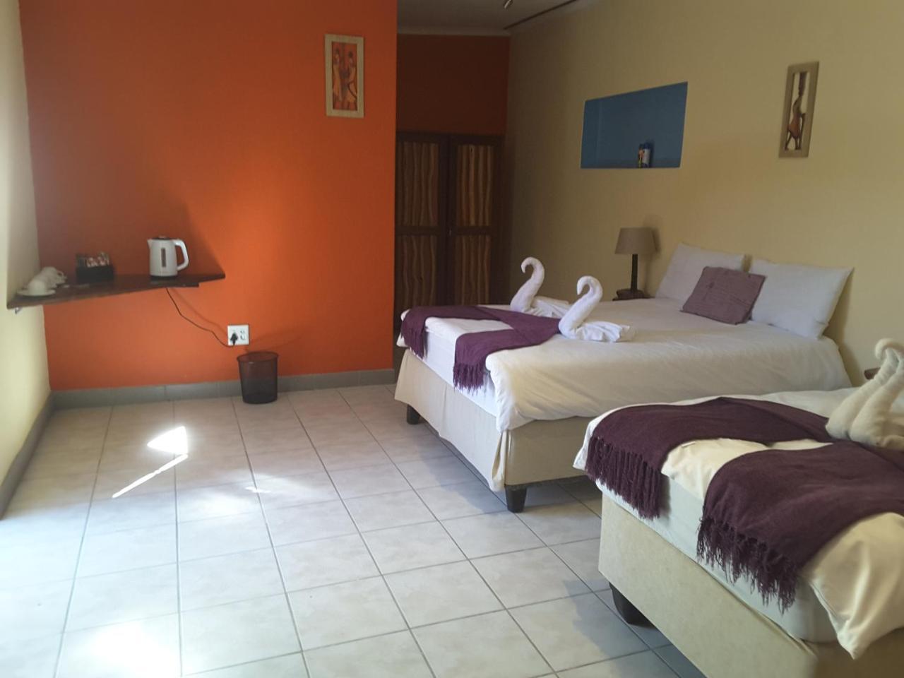 Melissa'S Guest House Kamanjab Esterno foto